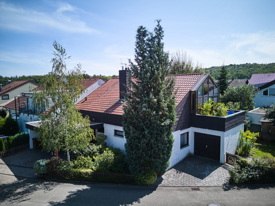 Ihr Rückzugsort mit Atelier und schönem Garten - Straßenansicht