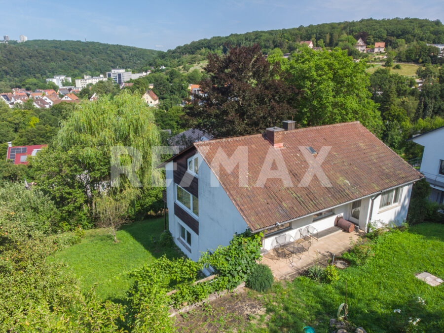 Einfamilienhaus auf Villengrundstück in top Aussichtslage - Blick über das Grundstück